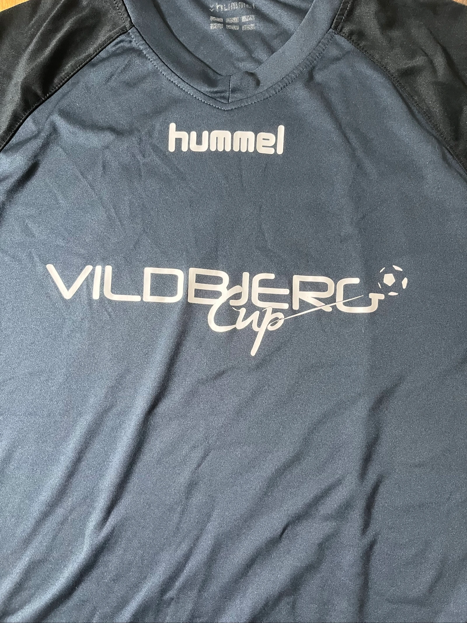 Grijze antraciet Vildbjerg Cup voetbalshirt van technisch weefsel - Hummel - maat S/M - goede staat – photo 4
